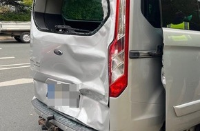 Polizei Bielefeld: POL-BI: Drei Leichtverletzte bei Auffahrunfall