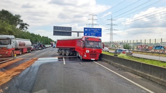 Feuerwehr Neuss: FW-NE: Verkehrsunfall auf der Autobahn A57 | Zwei Lkw kollidieren - keine Verletzten