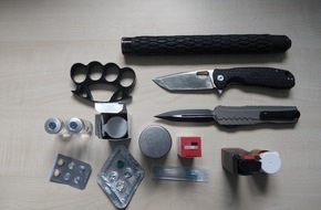 Bundespolizeiinspektion Bad Bentheim: BPOL-BadBentheim: Gep&auml;ck voller Waffen - Strafanzeige