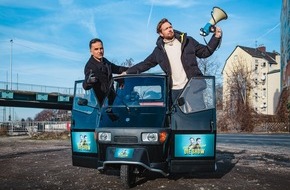 ProSieben: Podcast goes TV! Bastian Bielendorfer und Özcan Cosar lachen in "Bratwurst & Baklava - Die Show" ab Mittwoch, / 20. März, auf ProSieben