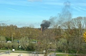 Feuerwehr Xanten: FW Xanten: Rauchsäule sorgt für Feuerwehreinsatz