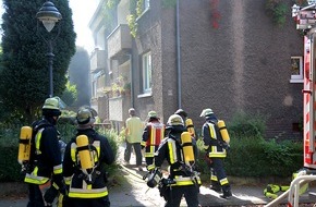 Feuerwehr Essen: FW-E: Zimmerbrand in zweieinhalbgeschossigen Wohnhaus in Essen-Margarethenhöhe, fünf Personen mit Verdacht auf Rauchvergiftung