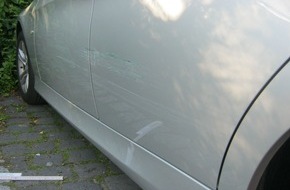 Polizeiinspektion Nienburg / Schaumburg: POL-NI: BMW auf Parkplatz angefahren und geflüchtet