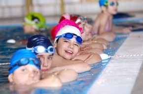 DVAG Deutsche Vermögensberatung AG: Förderung der Schwimmausbildung von Kindern und Jugendlichen: Schwimmlernprogramm "SwimStars" feiert einjähriges Jubiläum (mit Bild)