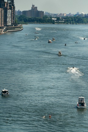 Überragender Erfolg am &quot;Big Apple&quot; / Nathalie Pohl gewinnt als erste Deutsche legendäres &quot;20 Bridges Swim&quot; und bewältigt &quot;Triple Crown of Open Water Swimming&quot; (FOTO)