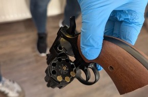 Zollfahndungsamt Hannover: ZOLL-H: Schlag gegen den organisierten Drogenhandel in Norddeutschland/ Durchsuchungen im Bereich Bremen, Oldenburg und Vechta; mehr als 13 Kilogramm Bet&auml;ubungsmittel beschlagnahmt, zwei Festnahmen