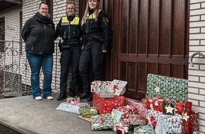 Polizeiinspektion Stade: POL-STD: Polizistinnen und Polizisten &uuml;bergeben Geschenke zu Weihnachten
