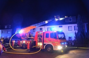Feuerwehr Mülheim an der Ruhr: FW-MH: Brand von zwei Dachstühlen sorgt für Großalarm der Feuerwehr Mülheim.