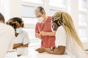 Universität Bremen: Karrieretag für Pflegestudiengänge: Hochqualifizierte Fachkräfte in der Region halten
