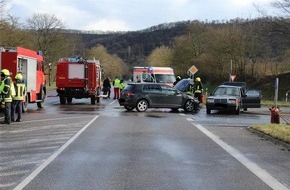 Polizeidirektion Koblenz: POL-PDKO: Schwerer Verkehrsunfall mit vier verletzten Personen