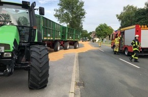 Kreispolizeibehörde Soest: POL-SO: Werl-Westönnen - Mehrere Tonnen Getreide auf der B1 - Strecke komplett gesperrt