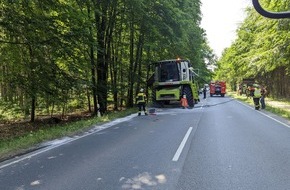 Kreisfeuerwehr Rotenburg (Wümme): FW-ROW: Heißgelaufene Bremsen an Mähdrescher sorgen für Feuerwehreinsatz