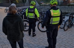 Polizei Paderborn: POL-PB: #LEBEN - Polizei führt Beleuchtungskontrollen an Schulen durch