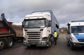 Polizeidirektion Kaiserslautern: POL-PDKL: A6/Kaiserslautern, Polizei kontrolliert Sattelzug mit Überhöhe