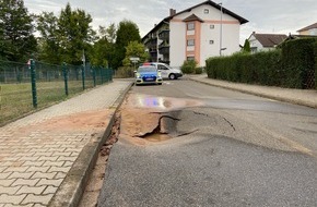 Polizeidirektion Neustadt/Weinstraße: POL-PDNW: Wasserrohrbruch in der Ludwig-Maier-Straße in Grünstadt