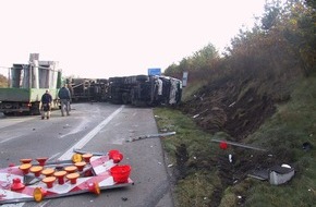 Polizeiinspektion Harburg: POL-WL: Lkw fährt auf Sicherungsfahrzeug auf/ Autobahn blockiert