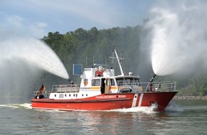 Feuerwehr und Rettungsdienst Bonn: FW-BN: Wasserrettung Rhein - Passanten meldeten gekentertes Ruderboot Bonn-Bad Godesberg - Rheinufer, 03.07.2020
