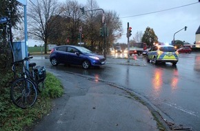 Polizei Rheinisch-Bergischer Kreis: POL-RBK: Kürten - Pedelecfahrerin bei Verkehrsunfall schwer verletzt