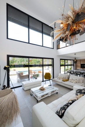 Communiqué de presse Griesser: Élégance raffinée avec les brise-soleil orientables Grinotex® Sinus