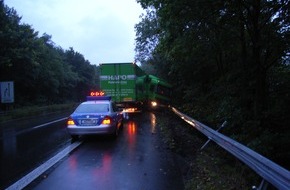 Polizeiinspektion Hildesheim: POL-HI: LKW-Bergung nach Verkehrsunfall macht Sperrung der A39 erforderlich
