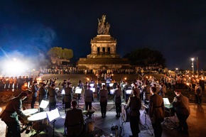 Übergabe und Feierliche Serenade am Deutschen Eck in Koblenz