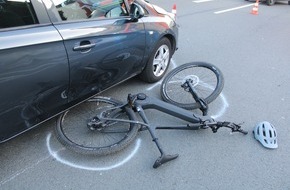 Polizei Hagen: POL-HA: Radfahrerin bei Zusammensto&szlig; mit Auto schwer verletzt