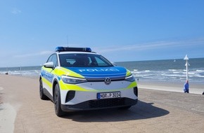 Polizeidirektion Osnabrück: POL-OS: Polizei auf Norderney elektrisch unterwegs - moderne Blaulichtfahrräder im Einsatz
