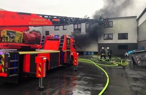 Feuerwehr Mülheim an der Ruhr: FW-MH: Brand in einem Gewerbebetrieb