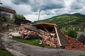 Caritas Schweiz / Caritas Suisse: Caritas spricht Nothilfe-Beitrag von 500 000 Franken für die Opfer der Flutkatastrophe in Bosnien und Serbien (BILD)