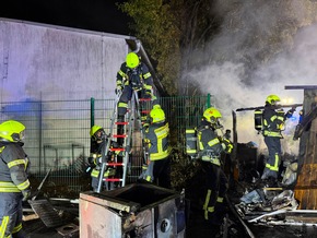 Feuerwehr MTK: Imbissstand steht lichterloh in Flammen