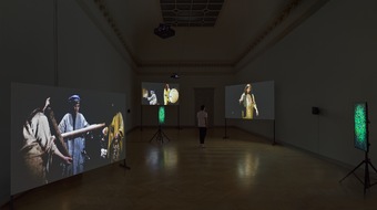Mid-Career-Retrospektive von Mikhail Karikis im Kunstmuseum St.Gallen