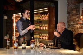 Irland Information Tourism Ireland: Tatort Irland: Schauspieler Joe Bausch auf Genusstour über die grüne Insel / Auf den Spuren des irischen Whiskeys und kulinarischen Erlebnissen - zwischen Titanic und dem Book of Ossory
