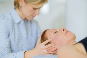 Osteopathie und Schmerzen: Warum Verständnis entlasten kann