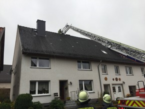 FW Lügde: Feuer 2 / Schornsteinbrand