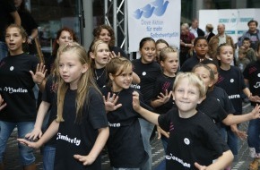 Unilever Deutschland GmbH: ÂDu bist toll, so wie Du bist!" / Dove Aktion für mehr Selbstwertgefühl appelliert an Besucher des Weltkindertagfestes 2006
