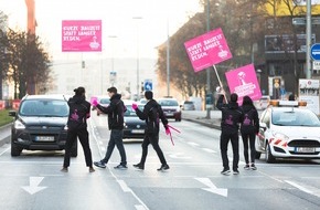 Strenger: Revolution Eigenheim: Guerilla-Proteste für mehr "bezahlbaren Wohnraum"