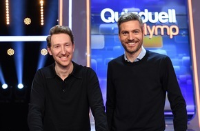 ARD Das Erste: Nachrichtenköpfe gegen den Olymp: Louis Klamroth und Ingo Zamperoni bei Esther Sedlaczek | "Quizduell-Olymp" am Freitag, 12. Mai, 18:50 Uhr im Ersten