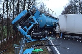 Polizeiinspektion Nienburg / Schaumburg: POL-NI: Tödlicher Unfall - Klein-LKW kollidiert mit Tanklastzug