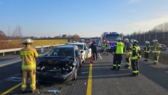 Freiwillige Feuerwehr K&ouml;nigswinter: FW K&ouml;nigswinter: 11 Verletzte bei Auffahrunfall auf Autobahn A3