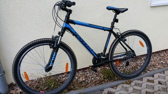 Polizeiinspektion Cuxhaven: POL-CUX: Polizei sucht Eigentümer eines blauen Mountainbikes + Diebe verunfallen mit altem BMW