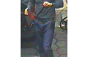Polizei Düsseldorf: POL-D: Nach Raub auf Kö-Juwelier - Ermittlungen zur Tatvorbereitung - Polizei fahndet mit Bild aus Überwachungskamera - Foto hängt als Datei an