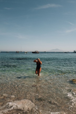 Vierter Weltrekord für Nathalie Pohl und voller Einsatz für Kinder / Nathalie Pohl bezwingt Capri in knapp über vier Stunden