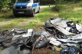 Polizeiinspektion Delmenhorst / Oldenburg - Land / Wesermarsch: POL-DEL: Landkreis Oldenburg: Dachpappe in Großenkneten entsorgt +++ Zeugen gesucht