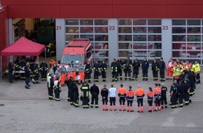 Feuerwehr Nürnberg: Feuerwehr Nürnberg: Katastrophenschutzeinheiten der Stadt Nürnberg übten mit einer Marsch- und Zielfahrt die überörtliche Verlegung.