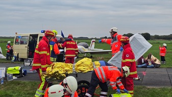 Kreisfeuerwehr Rotenburg (Wümme): FW-ROW: Übung der Kreisfeuerwehrbereitschaft Nord in Karlshöfen: Großschadenslage nach Flugzeugkollision simuliert