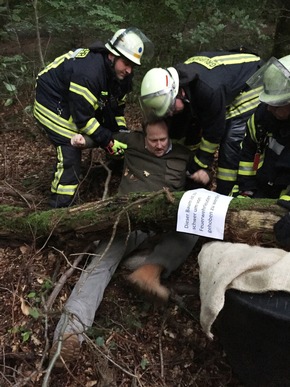 FW-AR: Basislöschzug 1 übt Ernstfall im Wildwald Voßwinkel