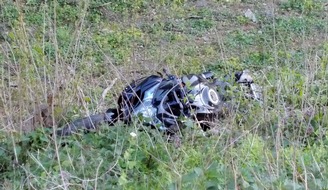 Polizei Minden-Lübbecke: POL-MI: Motorradfahrer (33) aus Löhne rutscht Abhang hinunter