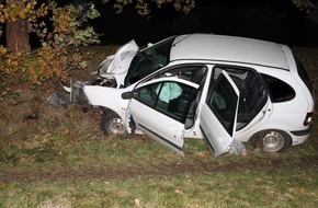 Polizei Minden-Lübbecke: POL-MI: Pizzabote steuert Auto gegen Baum