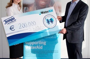 Tempo: "Tempo Hygiene-Initiative" erzielt 200.000 Euro (mit Bild) / Spendensumme in London an Projektpartner WaterAid übergeben / Spendengelder kommen direkt Projekten in Uganda zu Gute