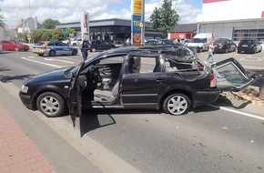 Polizeidirektion Bad Kreuznach: POL-PDKH: Verkehrsunfall auf der Bosenheimer Straße aufgrund von Schwächeanfall